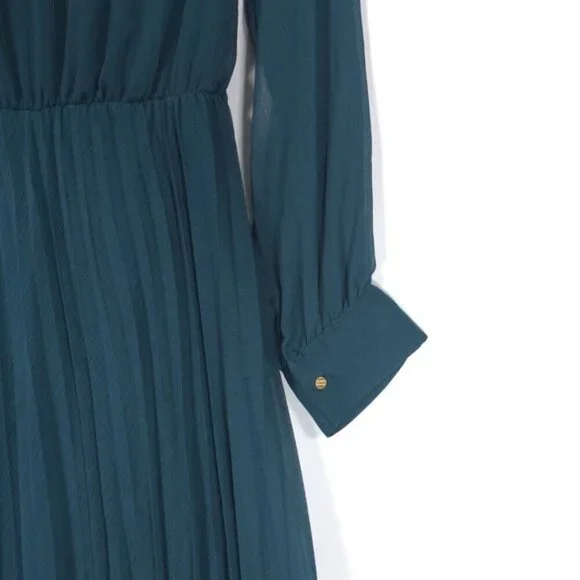 green emerald velvet dress Zara Basic Elegant Emerald Green Lace Dress with Faux Pearl Buttons, S –  FADVault main image 0
